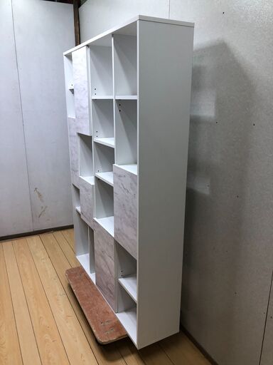 LOWYAの大理石風 本棚 シェルフ ディスプレイ 縦型 250414-11