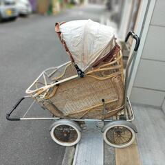 外国製アンティークな乳母車👶