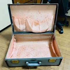 ヨーロッパ製アンティーク トランクの画像