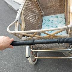 外国製アンティークな乳母車👶の画像
