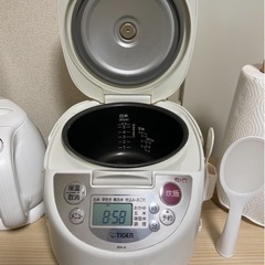 炊飯器(5.5合炊き
)の画像