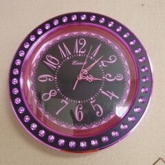 掛け時計！装飾が素敵です、御使用致して下さい、単三電池稼働です。