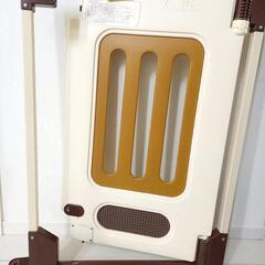 【受渡決定しました】ベビーゲート　アイボリー×ブラウン　JTCの画像