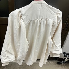 ☆値下げ☆W2504-371 ems excite 総刺繍パワショルブラウス レディース ホワイト Fサイズ 中古の画像