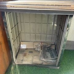 倉庫　物置き　灯油　掃除用具入れ