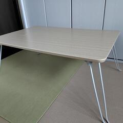 折りたたみテーブルの画像