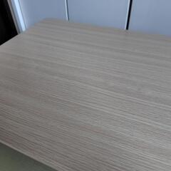 折りたたみテーブルの画像