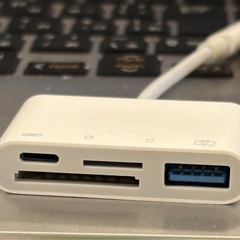 iPhone SDカードリーダーアダプター(4 in 1)Lightning 変換の画像