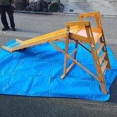 木製の滑り台の画像