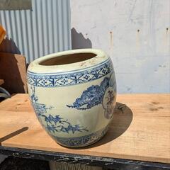 火鉢です。メダカ等の飼育に如何でしょうか?の画像