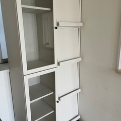ガラスケース付き　本棚