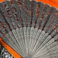 黒レースのシックな扇子🪭の画像