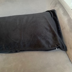 ニトリ　抱き枕　黒抱き枕カバー付　の画像