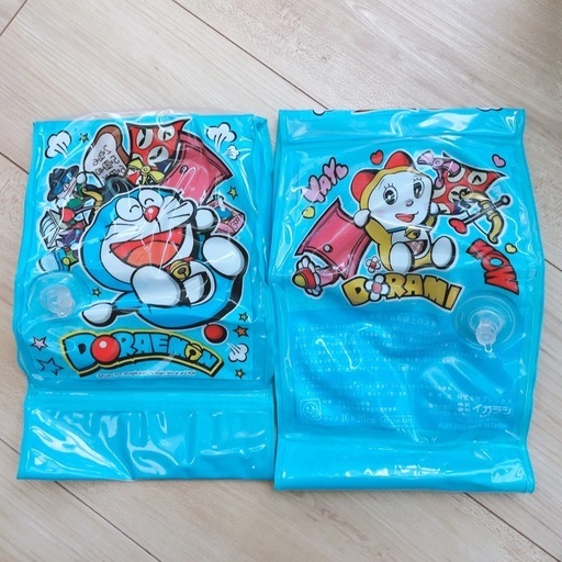 【取引中】タープ タープテント 2m×2m、ドラえもん浮き具