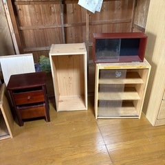 小さい棚　色々あります