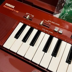 1980年代のポータブルキーボードの画像