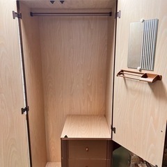 収納棚　ハンガー掛けチェスト付きの画像