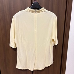 おしゃれなブラウスの画像