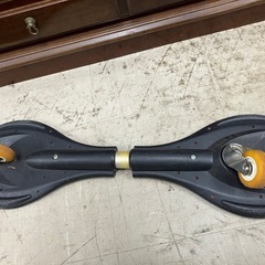 ☆値下げ☆2504-383 Surko ブレイブボード カバー付き　キズ 汚れありの画像