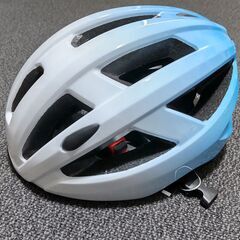 未使用新品!!☆サイクルヘルメット☆大人用☆超軽量/通気性/サイ...