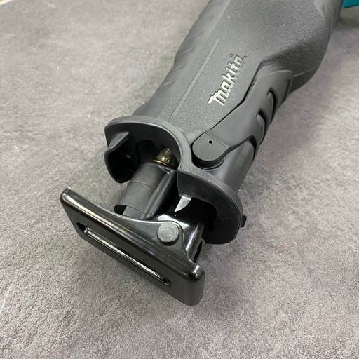 0044 makita 充電式レシプロソー ※美品