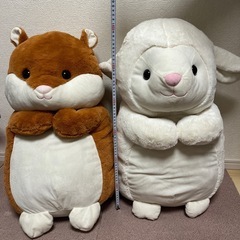 羊とハムスターのぬいぐるみの画像