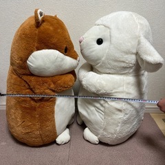 羊とハムスターのぬいぐるみの画像