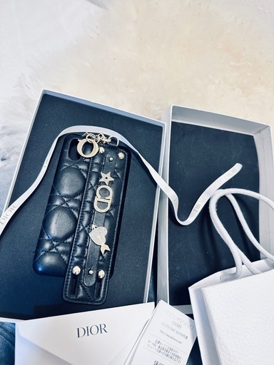 美品ほぼ新品！原価12.7万DiorディオールiPhone X/XSフォンケースA+ランクロゴプレートゴールドLady Diorシリー