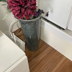 陶器の花瓶（鉢）の画像