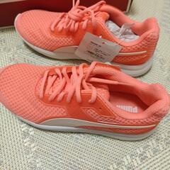 PUMAランニングシューズ24.5の画像