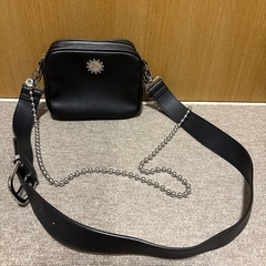 EVRIS ブラック ショルダーバッグの画像