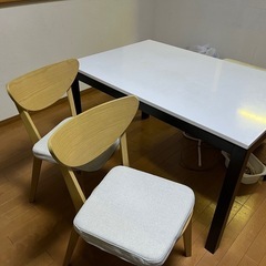 ダイニングテーブル・椅子の画像