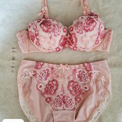 パンティーとブラのセットです。すべて新品です。ただし、タグは付い...