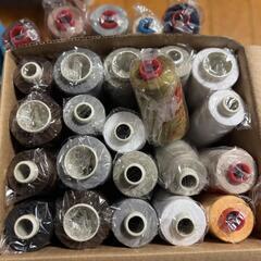 【直接引取限定】ロックミシン糸、各色約200個の画像