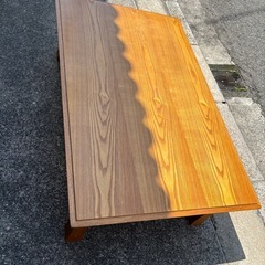 折り畳みテーブルの画像