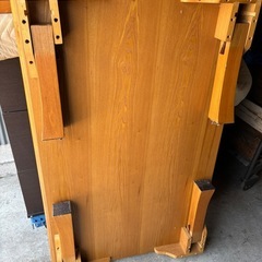 折り畳みテーブルの画像