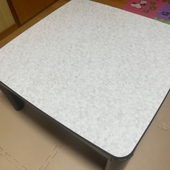 シンプルお洒落なテーブル