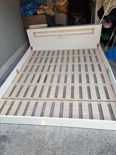 ベットフレーム-低いタイプ