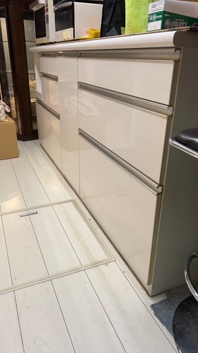 キッチン 棚 2つセット 木製食器棚 黒とブラウン白 ガラス扉付きと2つ