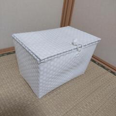 ①ビニールテープ バスケット ふたつき かご 入れ物