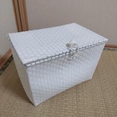 ②ビニールテープ バスケット ふたつき かご 入れ物