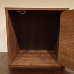 アイリスオーヤマ　カラーボックス　1段　扉有り　木目ブラウンの画像