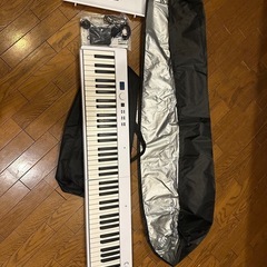 【お取引中】carina 折りたたみピアノ88鍵　白　バッテリー内蔵の画像
