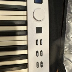 【お取引中】carina 折りたたみピアノ88鍵　白　バッテリー内蔵の画像