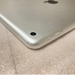 
Apple iPad 第5世代 Wi-Fi 32GB シルバーの画像