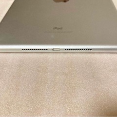 
Apple iPad 第5世代 Wi-Fi 32GB シルバーの画像