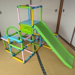 子供用のジャングルジム　年季入ってます