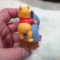 ④クマのプーさん&イーヨー　飾り物　© Disneyの画像