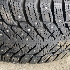 235/50R18 　スパイクタイヤ　の画像