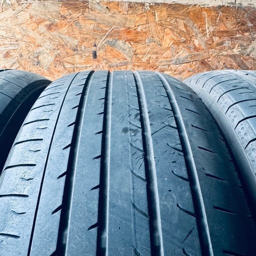バリ山　YOKOHAMA ヨコハマ　BluEarth RV-02 215/60R17 夏タイヤ　2021年製　17インチ